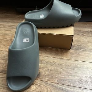 Adidas Yeezy Slide Size 10